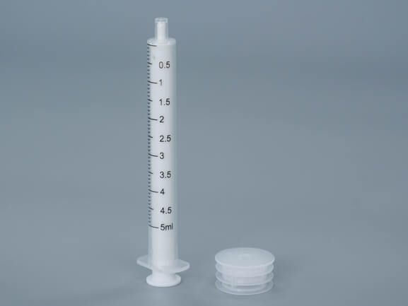 Material introduction of oral dosing syringe