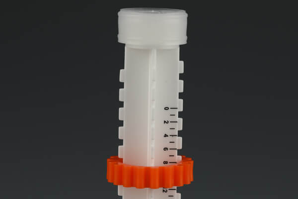 Dose syringe barrel with cap