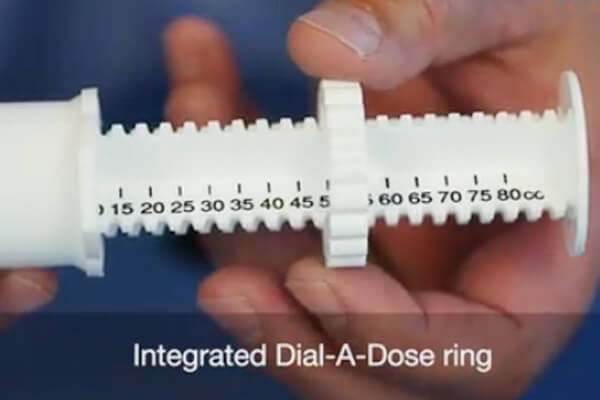 Dosing syringe for animal paste