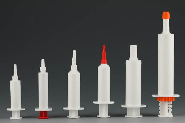 Plastic syringe wittout needle