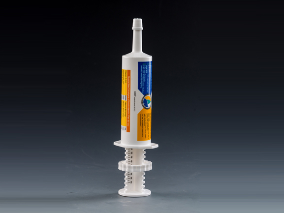 Multi dose syringe for animal feeding