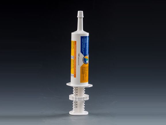 Multi dose syringe for animal feeding