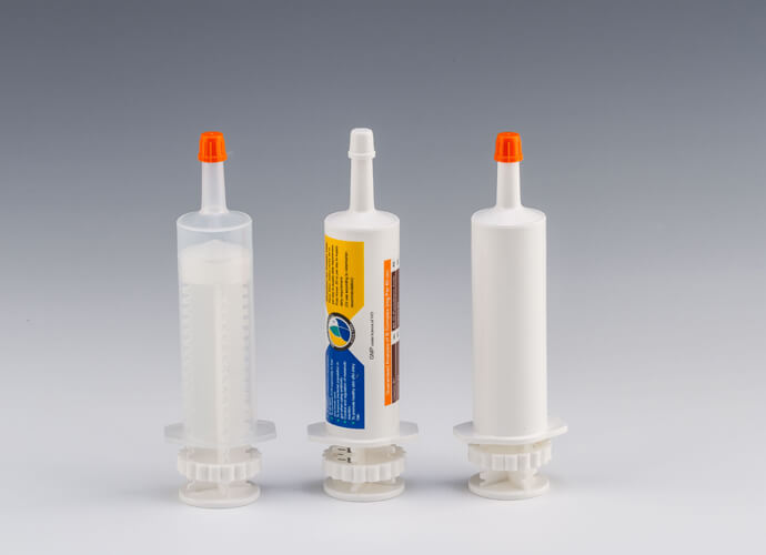 Decolorization experiment of veterinary syringe